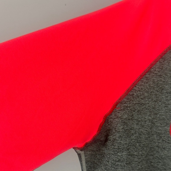 Nike Therma Fit Charcoal and Neon Pink Hoodie Size XL - Picture 4 of 10